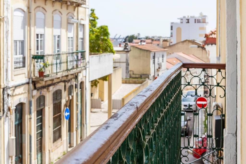 2 Avec Terrasse Apartment Lisbon